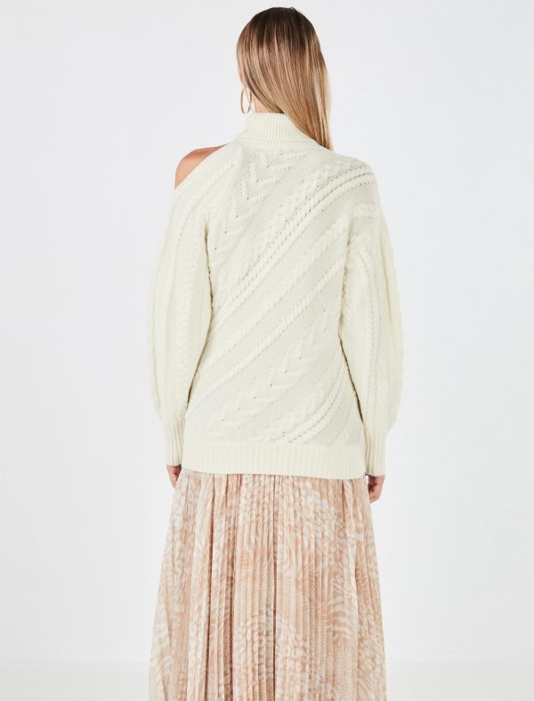 BCBG COLD SHOULDER CABLE KNIT SWEATER - GARDENIA - Image 4