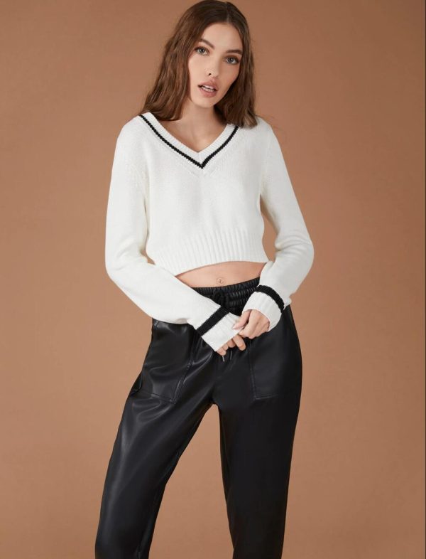 BCBG CROPPED CABLE KNIT SWEATER - SWEET CREAM/BLACK - Image 3