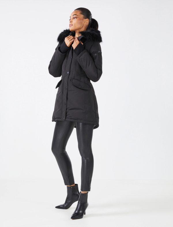 BCBG FIT-AND-FLARE HOODED PARKA JACKET - BLACK - Image 3