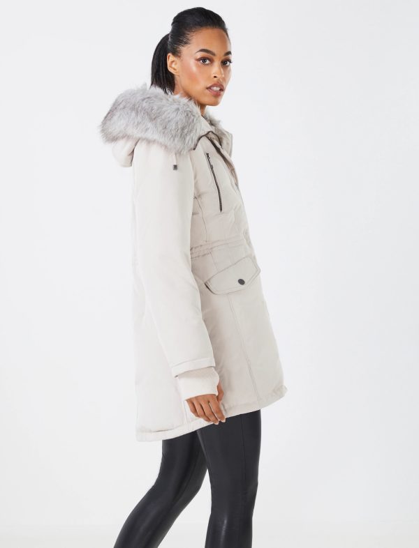 BCBG FIT-AND-FLARE HOODED PARKA JACKET - PEARL - Image 3