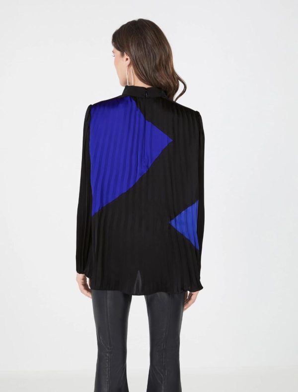 BCBG MELISSA PLEATED BLOUSE - BLACK BEAUTY SPECTRUM BLUE - Image 4